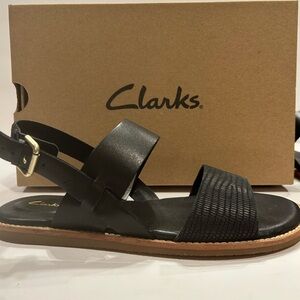 Clark's Woman  Textured Black Leather Sandal - Size 6.5